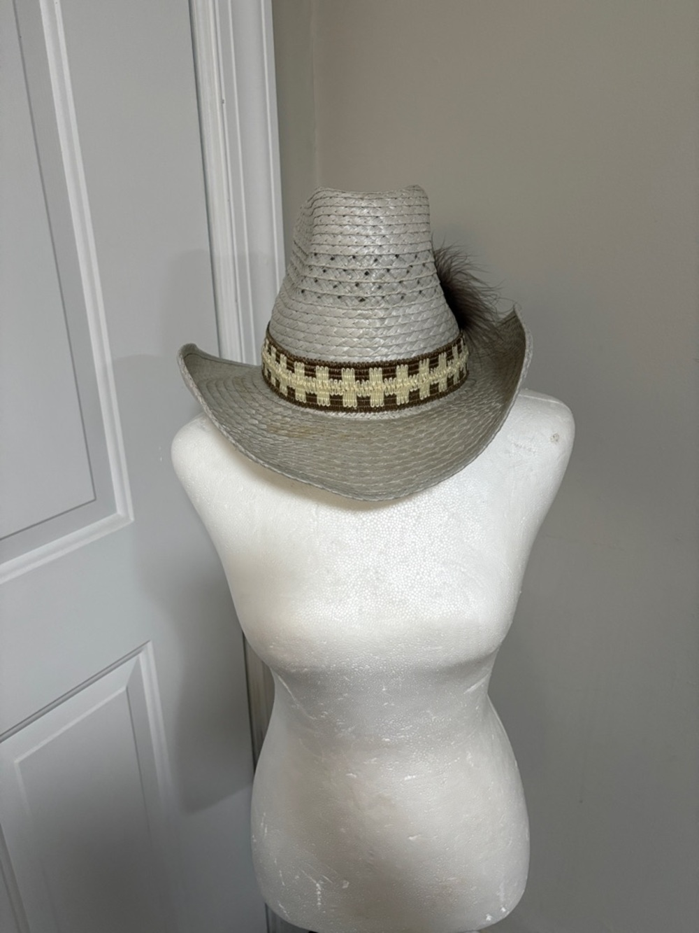 Women's Gray Straw Cowboy Hat with Decorative Woven Band